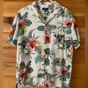 Hawaiian shirt 🌺size medium
